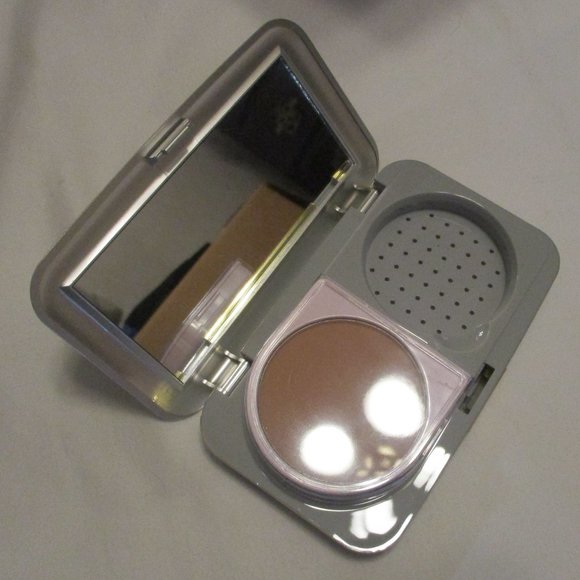 Light Bronze Pressed Powder Bronzer Contour in Compact NIB - Picture 1 of 2